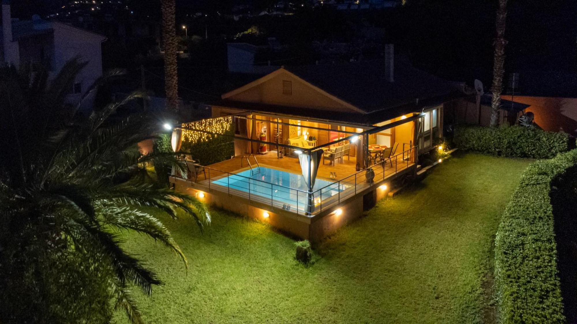 Cozy Small Smart Villa With Private Pool Mikri Mantineia Kalamata Bagian luar foto